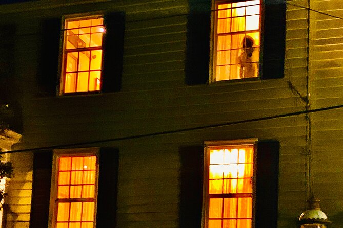 90 Minute Historic Savannah Walking Haunted Bar Pub Crawl - Stop-by-stop: the ghost stories and historic reasons you’ll remember