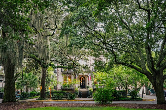 Astounding Scavenger Hunt: Historic Savannah Adventure - Stop 2: Ellis Square