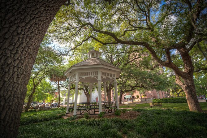 Battles & Brews Pub Crawl in Savannah - Civil War stories, served with a cocktail at historic squares
