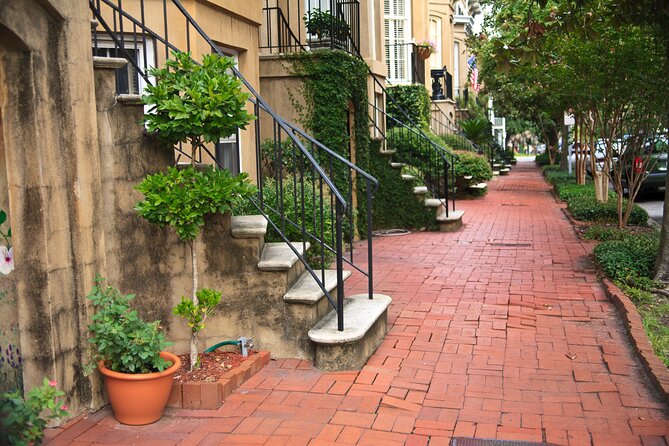 Behind The Scenes Movie Tour Midnight in the Garden - A Savannah Movie Tour That Feels Practical, Not Performative