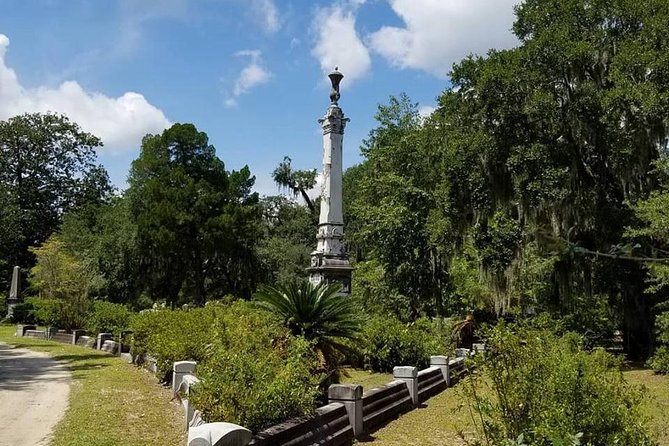 Bonaventure Cemetery Scenic History Art Symbols and Film Tour - The Two-Hour Walk: How the Pace and Group Size Work
