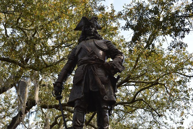 Chippewa Square to Forsyth Park: A Self-Guided Audio Tour of Savannah - Colonial Park Cemetery and the cathedral: places where Savannah slows down