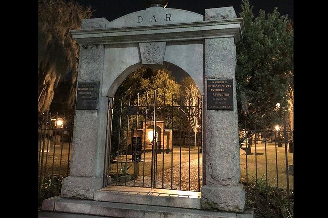 Creepy Crawl Night-Time Haunted Pub Walking Tour of Savannah's Historic District - Guide Quality Can Make or Break the Night