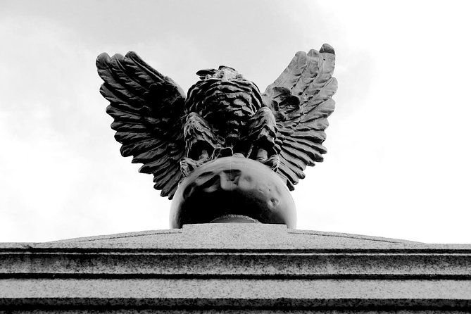 Genteel and Bard's Savannah Dark History and Ghost Encounter Walking Tour - Colonial Park Cemetery: disease, Hudu, and what graves can teach