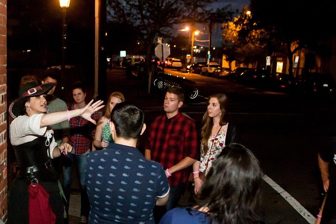 Haunted Savannah Booze and Boos Ghost Walking Tour - The pacing: a 2.5-hour walk that feels like a night out