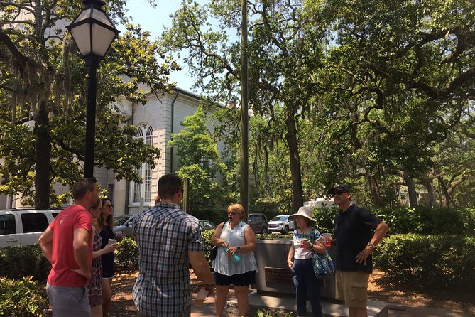 Heart of Savannah History Walking Tour - 2hr - Entering the Historic District on Foot: the smart way to start in Savannah