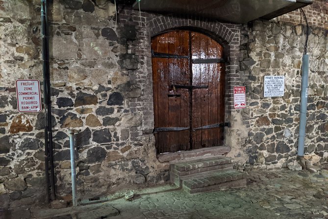 Hell Cat Ghost Tour - Savannah's Haunts and Horror - Mobile Ticket and English-Only: Simple Logistics, Less Stress
