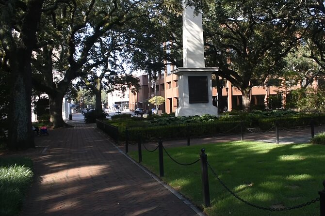 Johnson Square to Independent Presbyterian: A Self-Guided Audio Tour of Savannah - Passing Ellis Square and City Market: early Savannah feel in motion