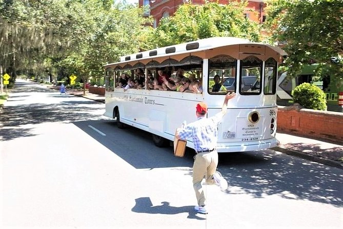 Narrated Historic Savannah Sightseeing Trolley Tour - On Board Experience: Guides, Humor, and the Open-Air Ride