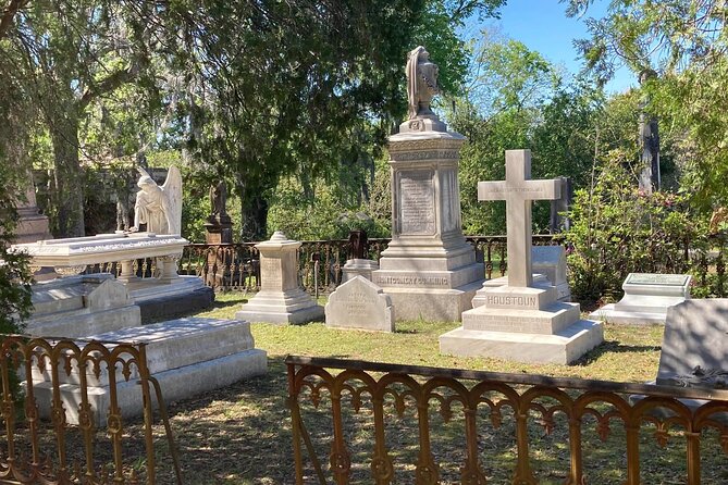Real Savannah: History, Ghost, and True Crime Tour - Colonial Cemetery Peek: Respectful, Atmosphere-Heavy Storytelling