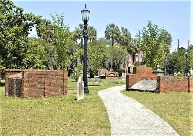 Savannah Ghost Tour for Adults ALL Alcoholic Drinks Included - Key Things You’ll Notice on This Savannah Ghost Tour