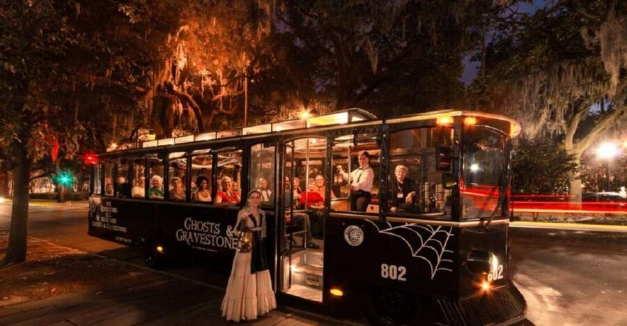 Savannah: Ghosts and Gravestones Tour with Low House Entry - Meeting Simply Savannah and Finding the Ghosts & Gravestones Trolley