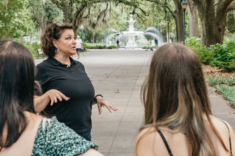 Savannah: Ghosts, Asylums, Voodoo, and Horror Walking Tour - Forsyth Park photo stop: timing, angles, and orb-chasing reality