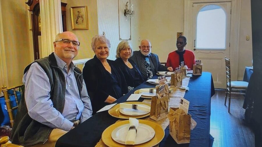 Savannah: Gullah Geechee Tour and Lunch - Gray Line Meeting Point and the First Hour on the Bus