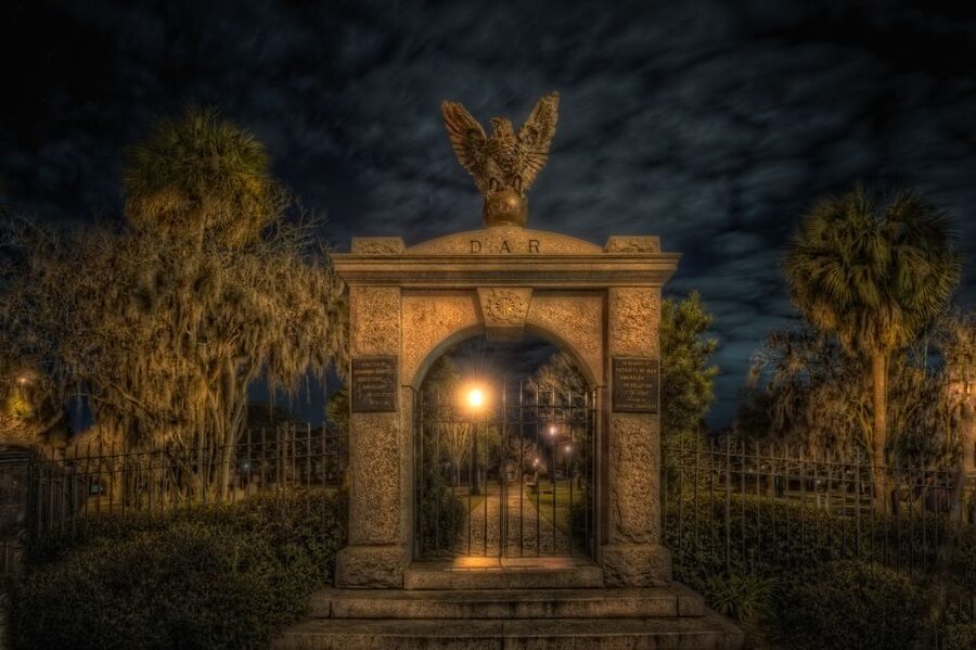 Savannah: Haunted Pub Crawl - The 2-hour flow: short walks, story beats, and a couple of bar moments