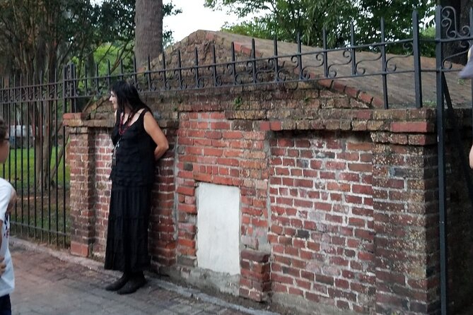 Savannah Haunted Pub Crawl Walking Tour - Colonial Park Cemetery: The paranormal centerpiece (and why the ticket matters)