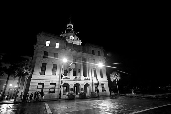 Savannah Haunted Pub Crawl Walking Tour - McDonough’s Restaurant and Lounge finale: Wrap-up drinks and one last look around