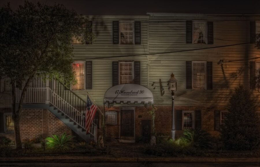 Savannah: Haunted Pub Crawl - Where you meet: finding the King’s Guard Statue outside Churchill’s