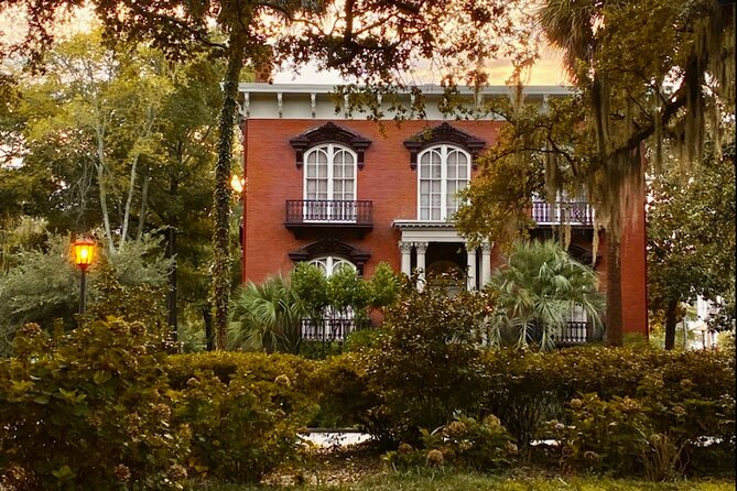 Savannah Historic District Tour by The Wandering Historians - How this Savannah walking tour actually helps you