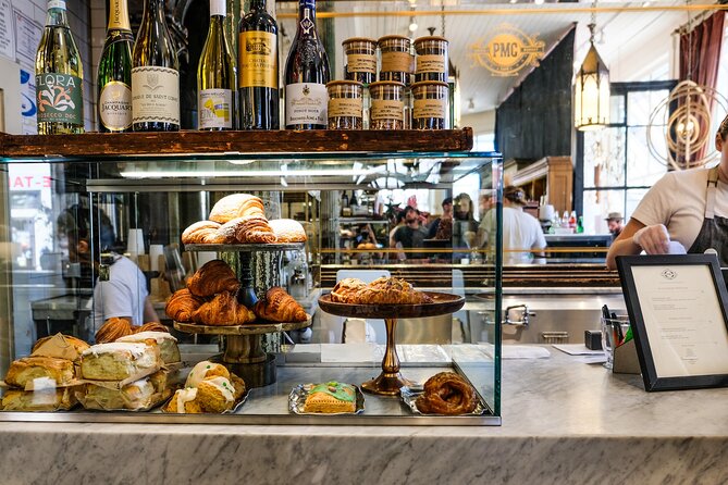 Savannah Historic Downtown Donut & Sweet Treats Adventure - Johnson Square: A 15-Minute Reset in a Stately Park