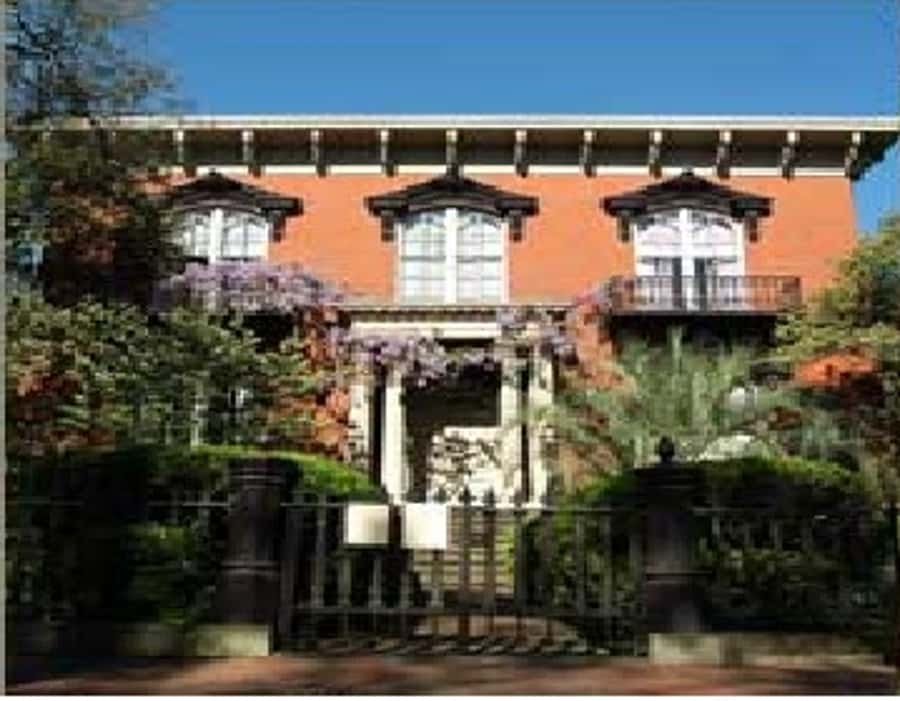 Savannah: History and Architecture Homes Walk - Where to start in Savannah: Warren Square meets a 2-hour walking plan