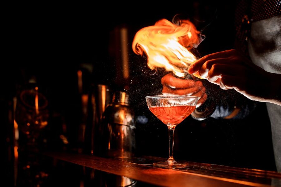 Savannah: Midnight in the Garden Walking Tour and Pub Crawl - Pub Crawling on Foot While Holding Your Drink