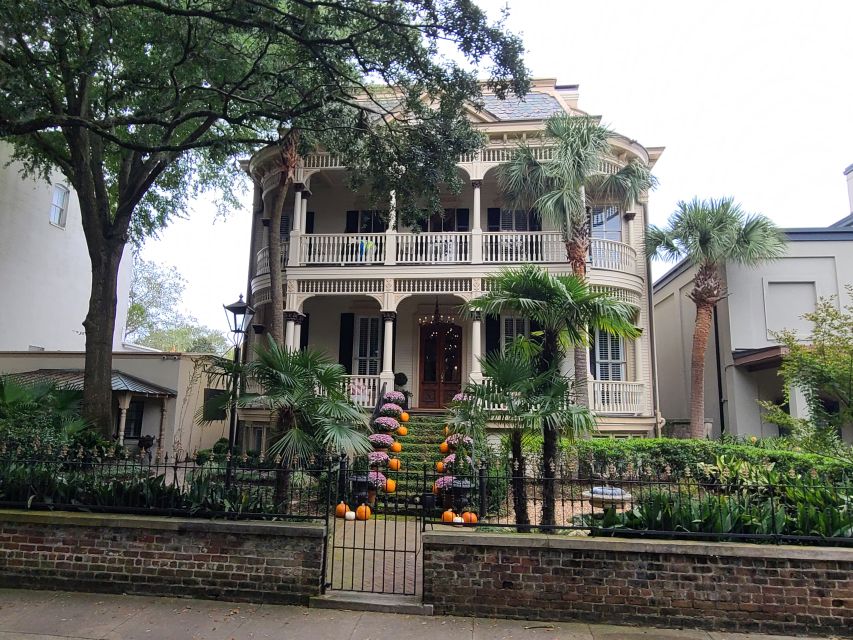 Savannah: Old Town Hop-On Hop-Off Trolley Tour - Why a hop-on trolley works so well in Savannah
