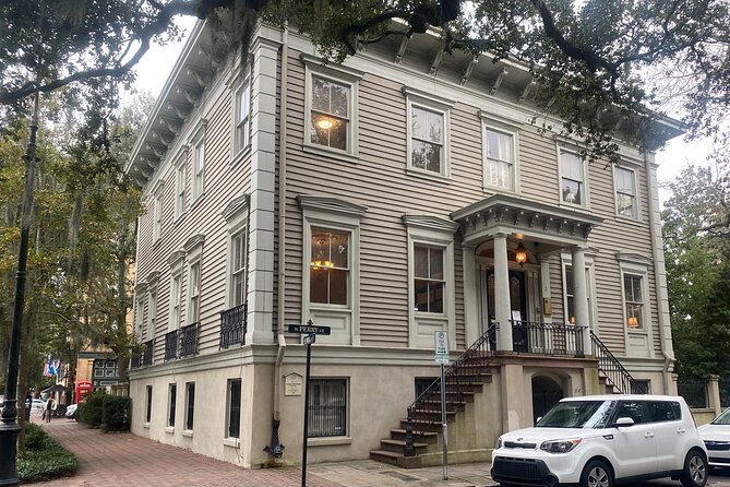 Savannah’s Historical District: A Self-Guided Audio Tour - Independent Presbyterian Church and Madison Square: religion and public space in one loop