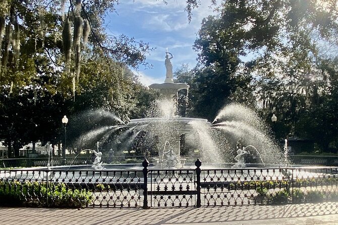Savannah’s Historical District: A Self-Guided Audio Tour - The Forrest Gump bench film-spotting moment