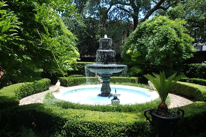 Savannah Scavenger Hunt Adventure - Cathedral of St. John the Baptist: the hunt makes you look closer