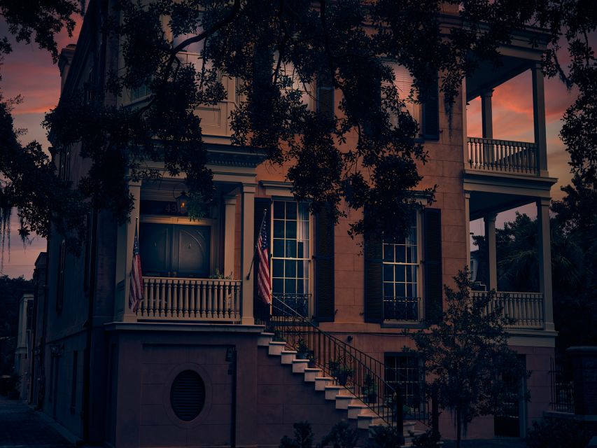 Savannah: Sixth Sense Savannah Ghost Tour - Forsyth Park to Old Candler Hospital: where the stories sound like they belong