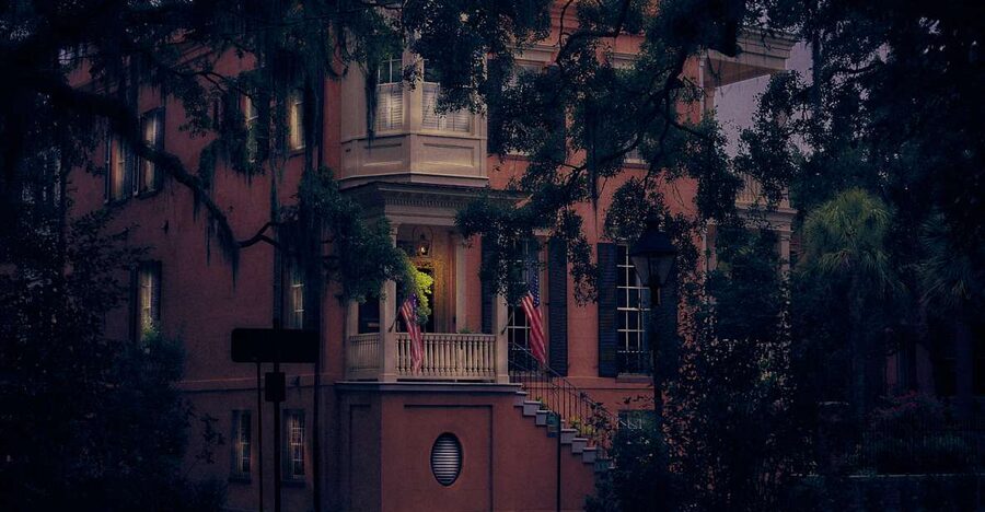 Savannah: Sixth Sense Savannah Ghost Tour - 432 Abercorn St.: the last stop question that sticks with you