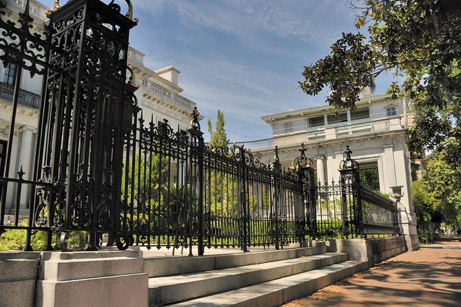 Savannah Stroll: Guided Sightseeing & History Walking Tour of Savannah - Colonial Park Cemetery: history with a slower pace