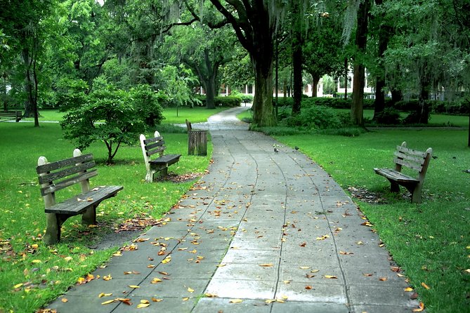 Savannah Stroll: Guided Sightseeing & History Walking Tour of Savannah - How the route really feels: 90 minutes, lots of shaded walking, and plenty of stops
