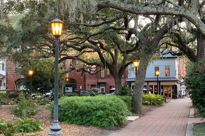 Self-Guided 'Old Squares of Savannah' Solo Walking Tour - How the WalknTours solo audio tour really works