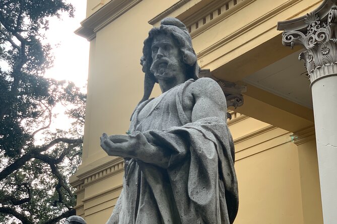 Self-Guided 'Old Squares of Savannah' Solo Walking Tour - Wright Square Antique and the Georgia film industry connection