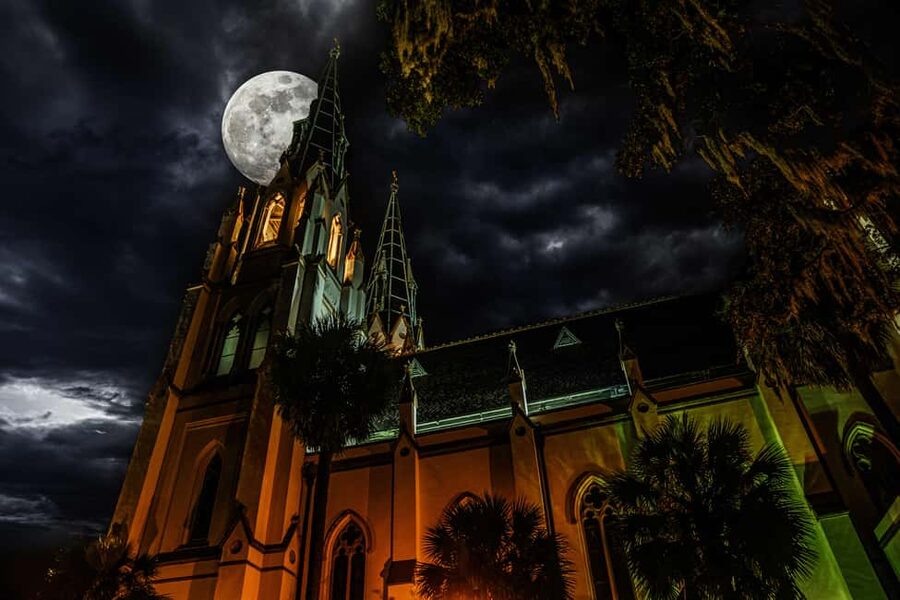Sinister Sins & Shadows: A Savannah Ghost Tour - Cursed Wright Square: beautiful, deadly, and still remembered