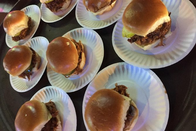 Southern Flavors Food, Pub Crawl, and History Walking Tour - The 12:00 pm meet-up at Johnson Square (and how to use it well)