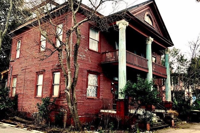 Spirits with Spirits Happy Hour Walking Bar Pub Crawl - Stop 7: The Marshall House, 1850, and What the Union Army Did in 1864