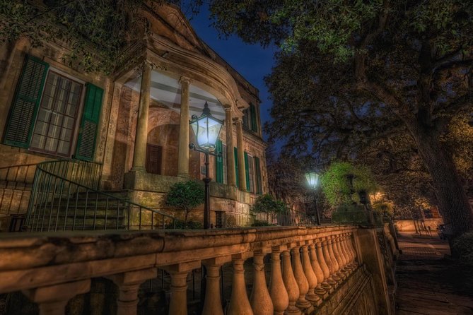 The Grave Tales Ghost Tour in Savannah - The Historic District Walk: How the 90 Minutes Typically Flow
