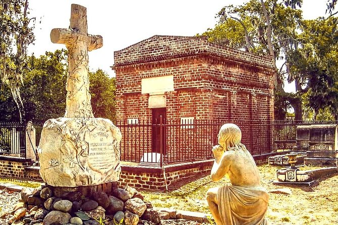 The Hidden Gem Cemetery Tour of Laurel Grove - Victorian funerary rites: how the guide reads the stone