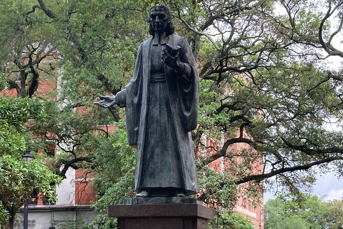 The History Buff: Savannah Walking Tour - The Big Landmarks: Pink House, Christ Church, and the Cemetery Stop