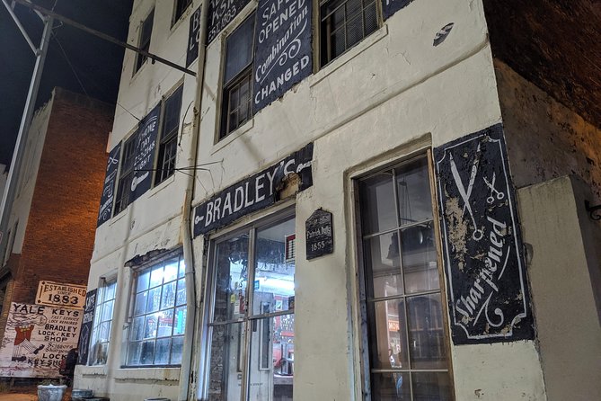 True Crime Pub Crawl - the Original Savannah Murder Tour - Meeting point at 12 W State St and how the tour usually flows