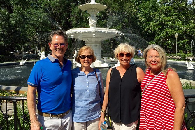 Walking Tour of Savannah's Historic District - Stop-by-stop: squares, River Street, and the Revolutionary thread